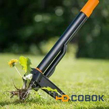 Фото Средство автомат для выдёргивания травы пропалыватель извлекатель сорняков Fiskars 139940 инструмент