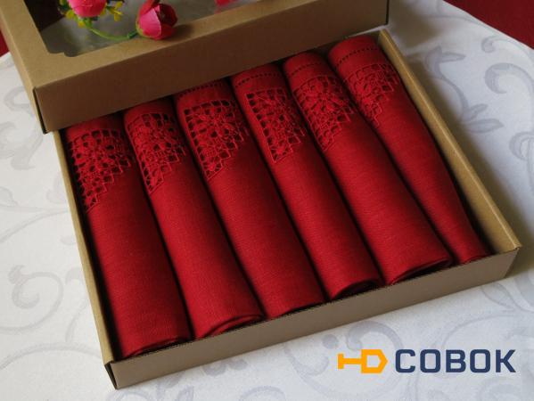 Фото Комплект красных льняных салфеток