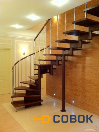 Фото Деревянная лестница на металлокаркасе