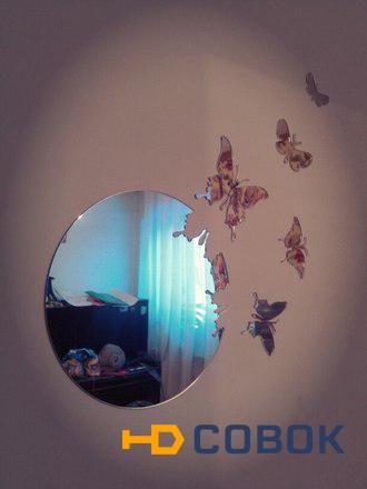 Фото Зеркальные бабочки в интерьере