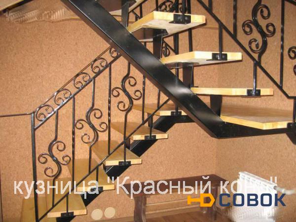 Фото Лестница П-образная с коваными перилами