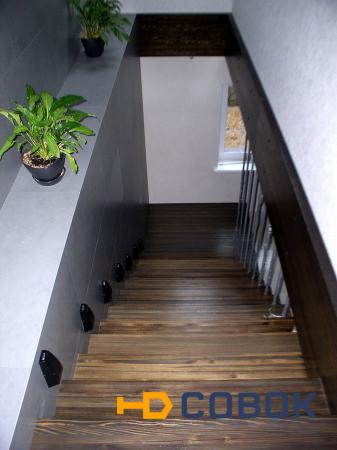 Фото Лестница из лиственницы. Облицовка металлокаркаса. 2015 год.