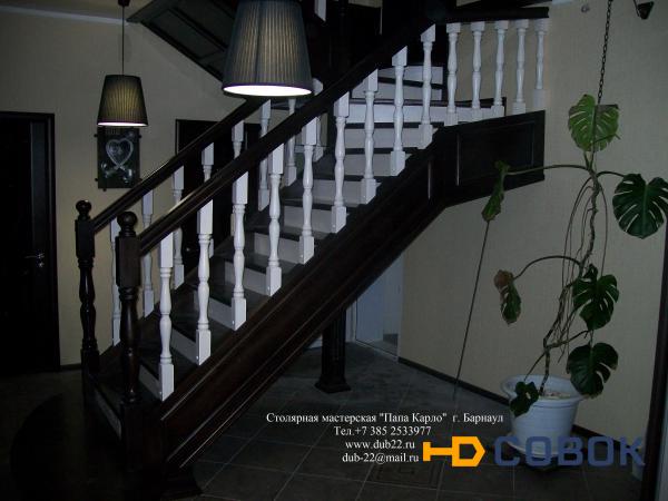 Фото Деревянная лестница в дом