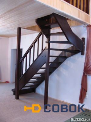 Фото Деревянные лестницы из массива сосны на тетивах