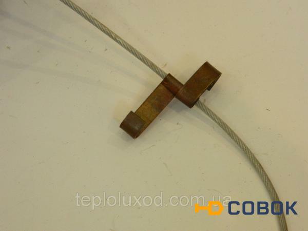 Фото Медные крепления с тросиком для кабеля в водосточных трубах
