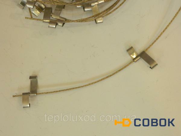 Фото Алюминиевые крепления с тросиком для кабеля в водосточных трубах