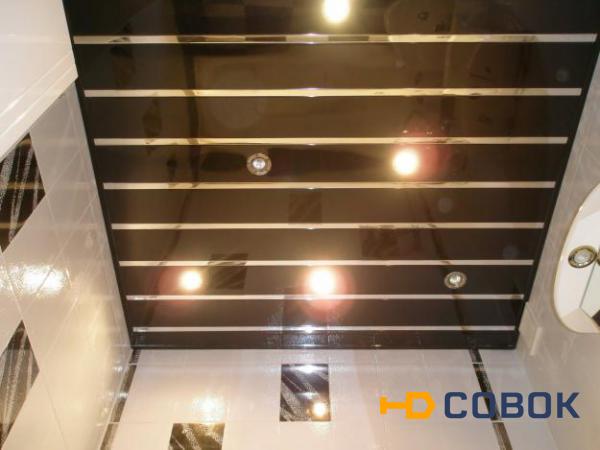 Фото Комплект реечного потолка для ванной комнаты (1,8м * 1,8м) 100Р + 25P(черный глянец+хром зеркало)