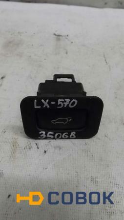 Фото Кнопка открывания багажника Lexus LX-570 (035068СВ) Оригинальный номер 156935