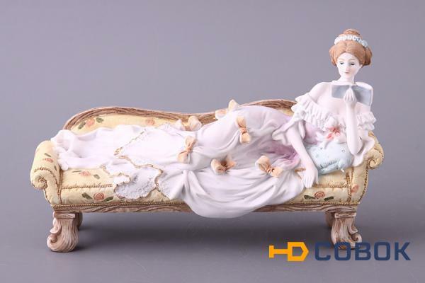 Фото Статуэтка "девушка на диване" 25*8 см. высота=16 см. Chaozhou Fountains&statues (68-265)