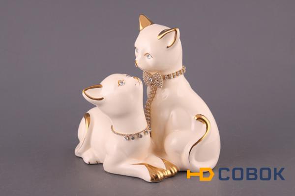 Фото Фигурка "пара кошек с цепочкой" белая 20*13 см. высота=20 см. Hangzhou Jinding (98-1018)