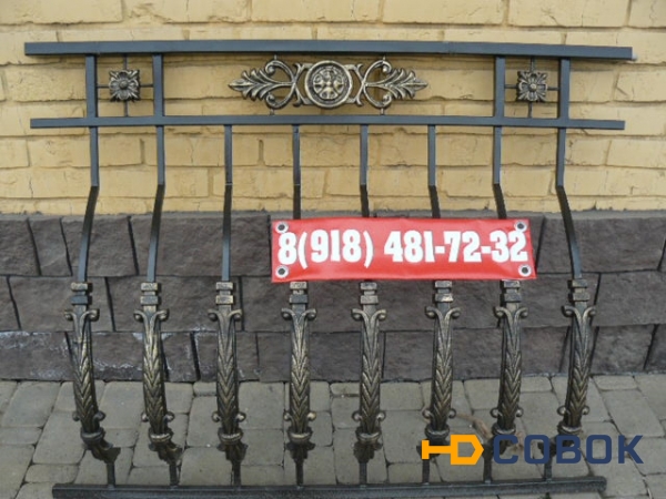Фото Металлические балконы с элементами ковки и литья.