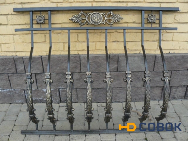 Фото Металлические балконы с элементами ковки и литья.