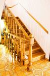 фото Профессиональное изготовление и монтаж деревянных лестниц в Барнауле