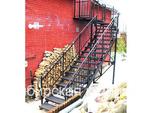 фото Металлическая уличная лестница для частного дома