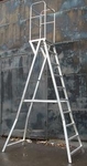 фото Лестница-стремянка с площадкой