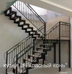 фото Лестница П-образная с сварными перилами
