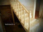 фото Деревянная лестница с промежуточной площадкой