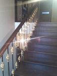 фото Лестницы из ясеня на деревянных косоурах