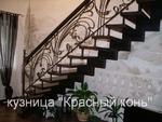фото Лестница металлическая с коваными перилами