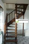 фото Лестницы деревянные полувинтовые на второй этаж К-005