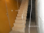фото Деревянная лестница на косоурах