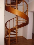 фото Винтовые деревянные лестницы для дома