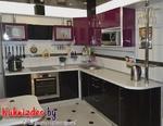 фото Кухня с пластиковыми фасадами Фиалка и лотос черный