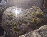 фото Камень для ландшафта валун со мхом