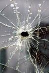 фото Замена разбитого стекла в межкомнатной двери