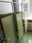 фото Туалетные кабины для школ
