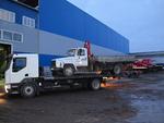 фото Эвакуатор на базе грузового автомобиля Volvo FLH оборудован подъемно-сдвижной платформой грузоподъемностью 8 тонн