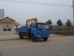 фото Бортовой грузовик Dong Feng 4х2 с краном-манипулятором 5 т